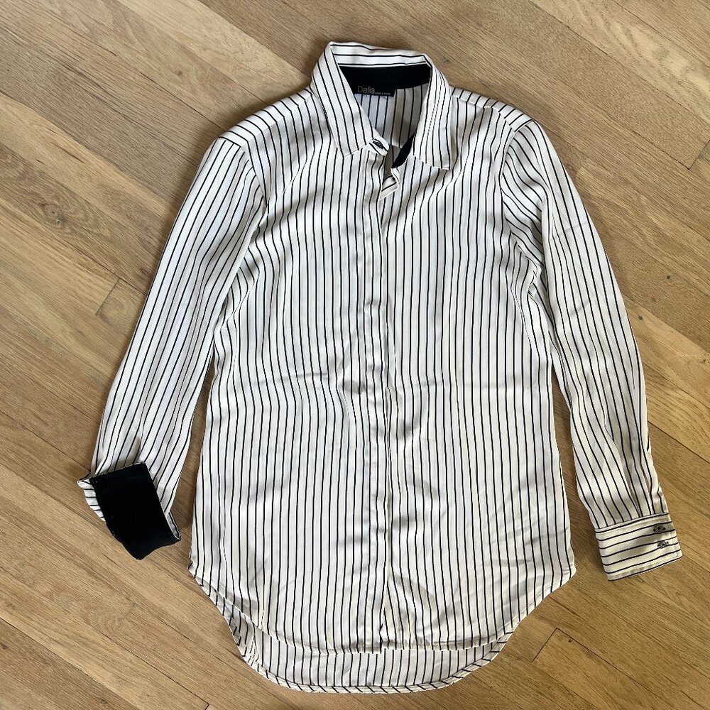 Like New Dalia Black and White Button Down Shirt Womens M